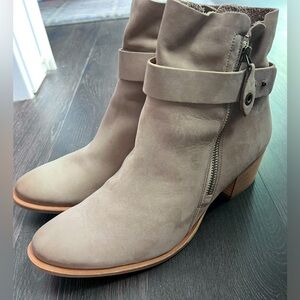 Paul Green NWOT Women’s Sheridan Bootie in Grey Nubuck US size 11